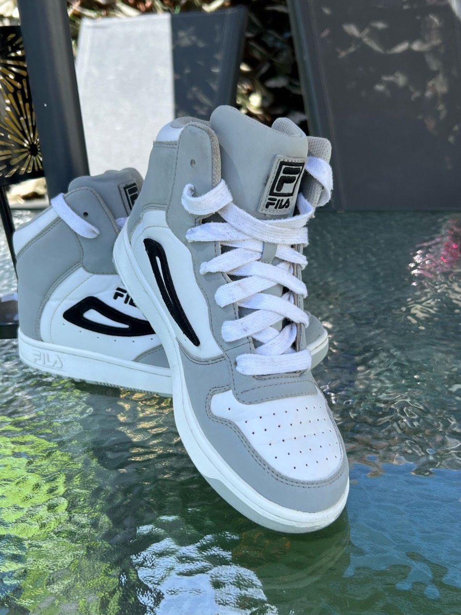 FILA girls lace up trainers in grey & white colour UK size 4. Upper sole synthetic with Textile inne