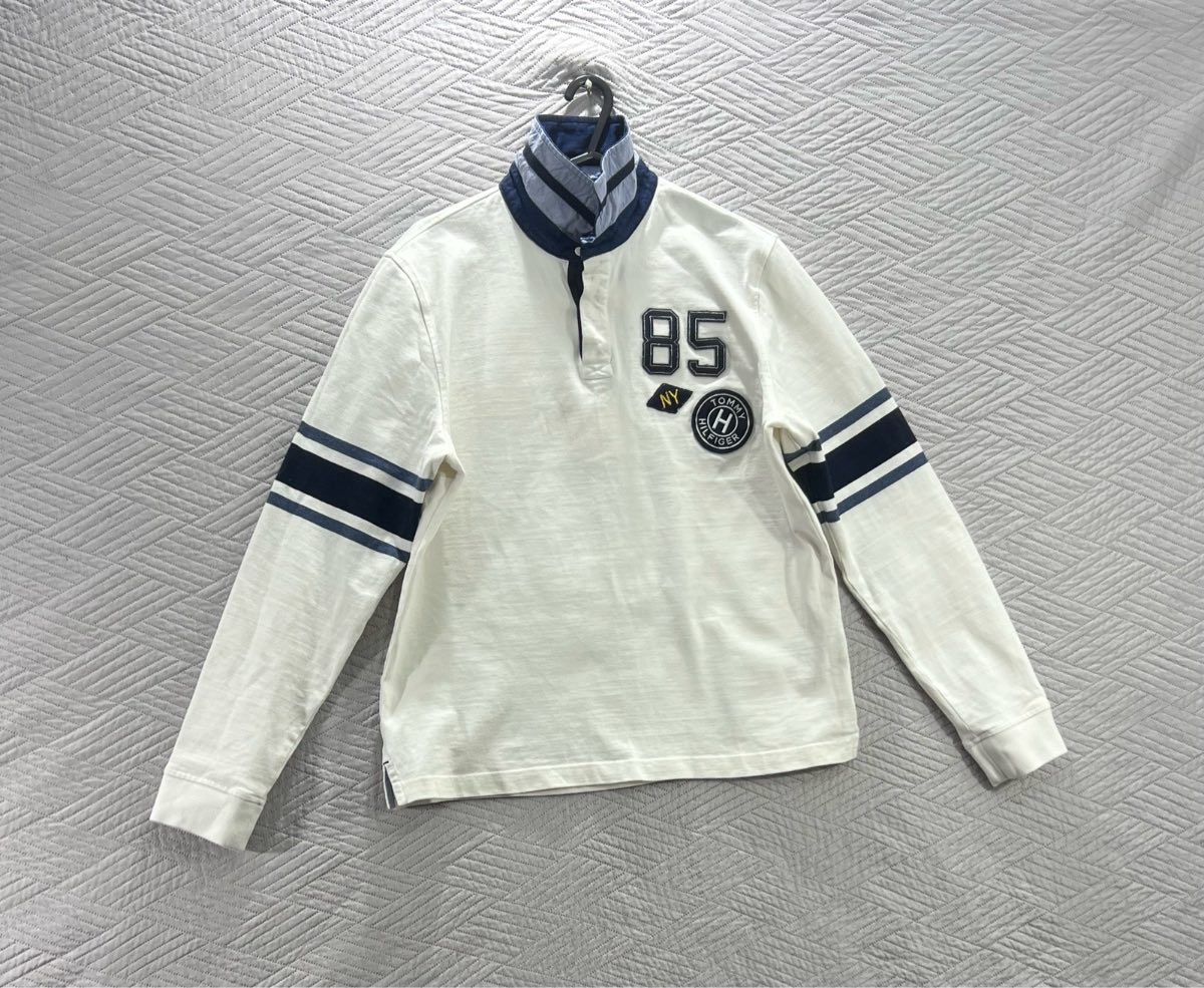 Tommy Hilfiger men’s 2017 vintage   Cream with Navy stripe 100% cotton long sleeve rugby shirt sizeM