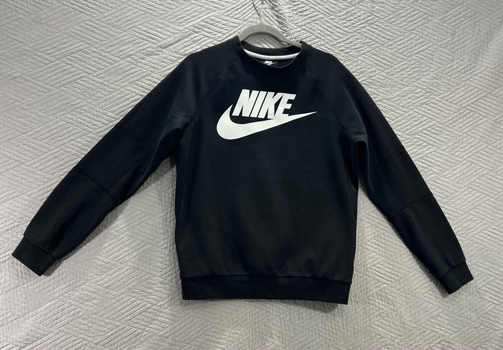 NIKE men’s black 71% cotton 29% polyester long sleeve crew neck sweatshirt size small