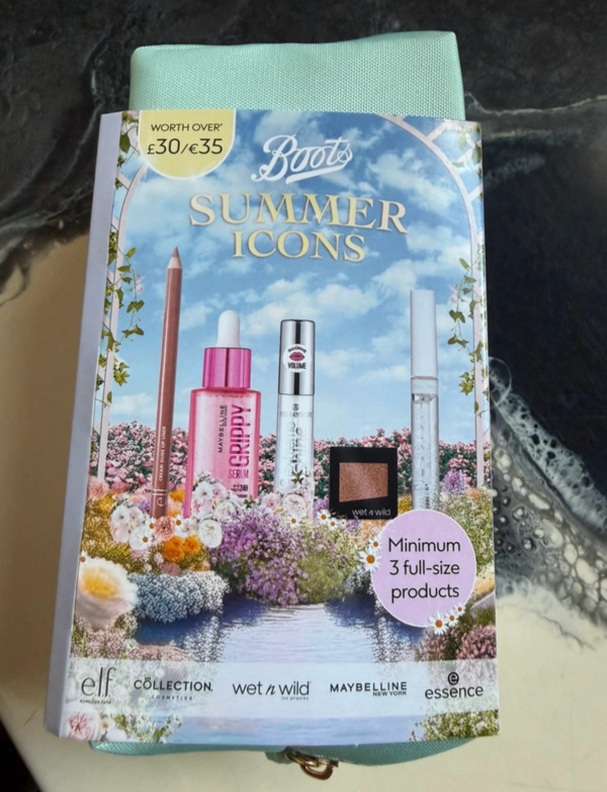 Boots Summer Icon Gift Set.