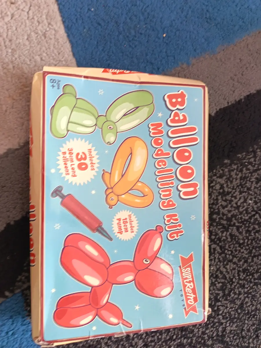 Balloon modelling kit