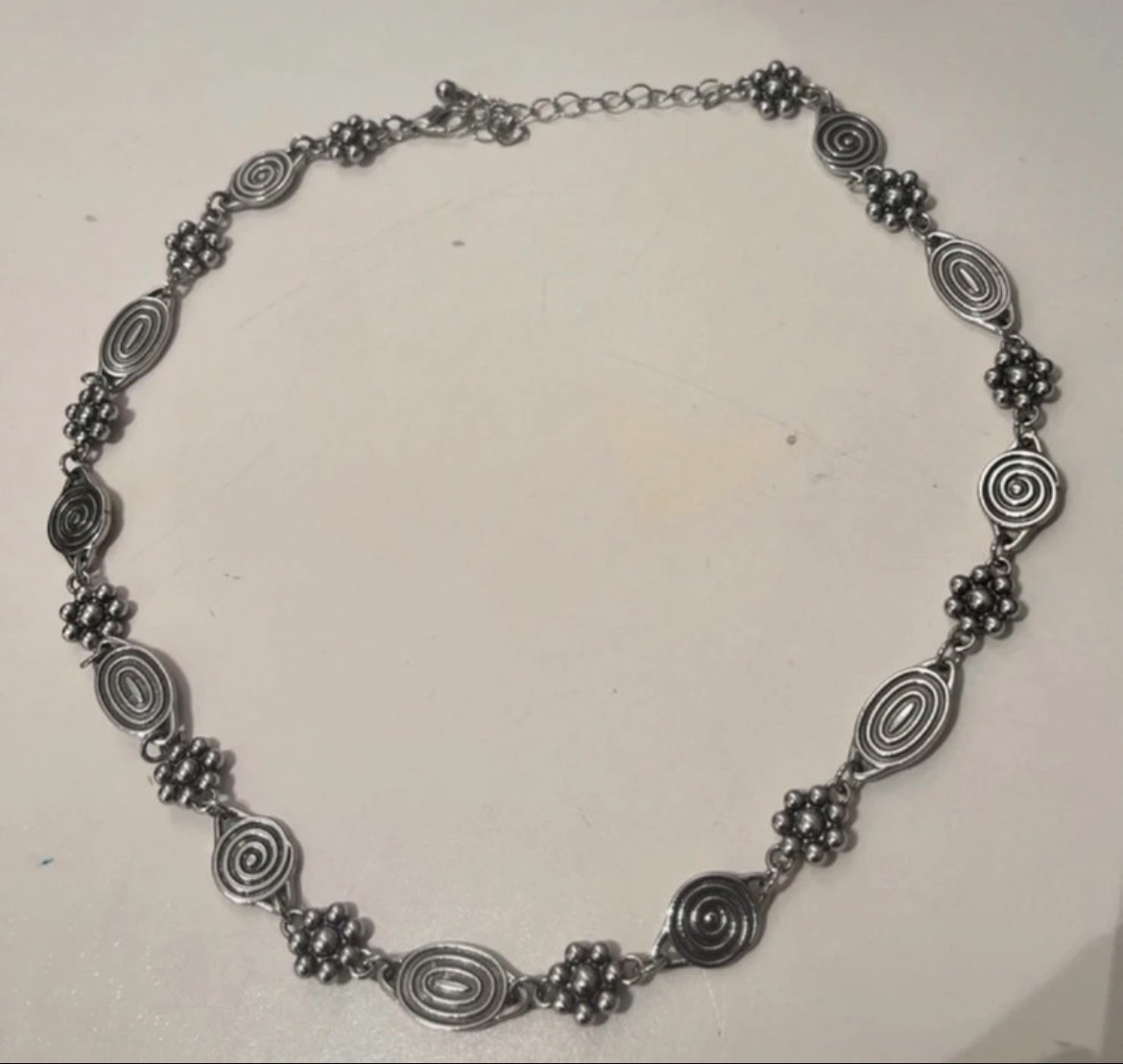 Vintage-Style Silver-Tone Spiral Design necklace