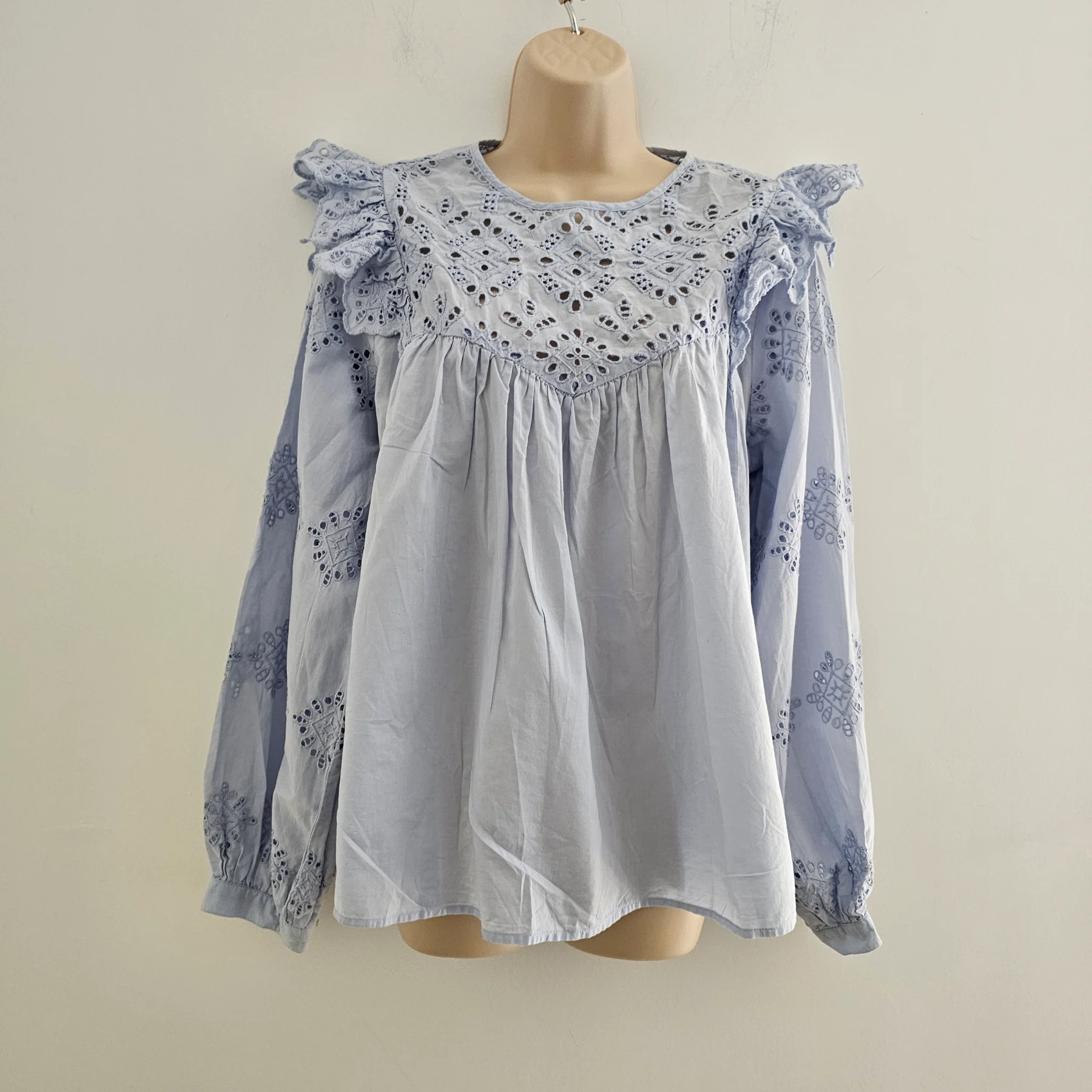 Light blue blouse long sleeves anglaise embroidered cotton romantic holiday coquette boho-chic 16