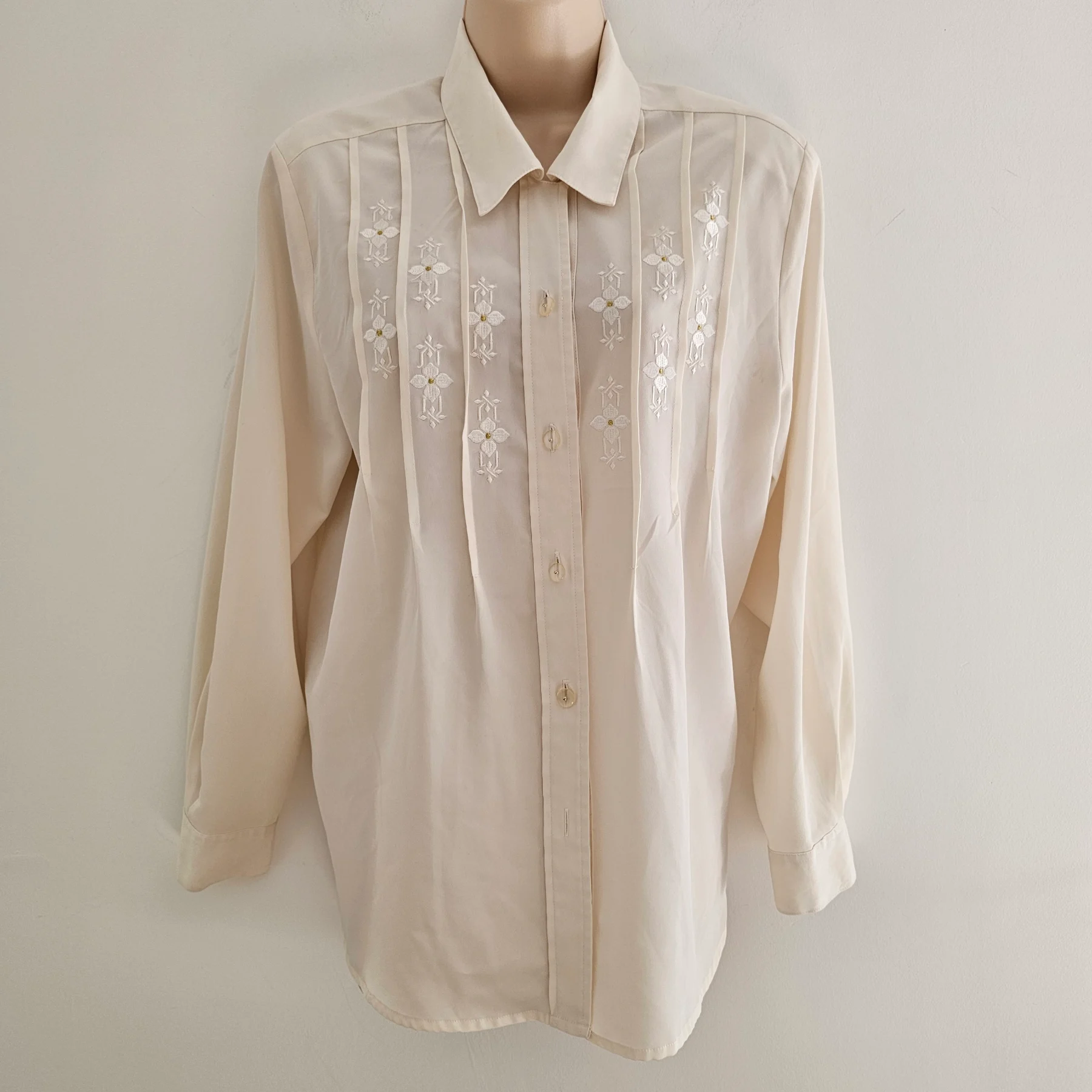 Vtg Jacques Vert cream long sleeves blouse UK 14 button down embroidered pleated grandmacore 80s