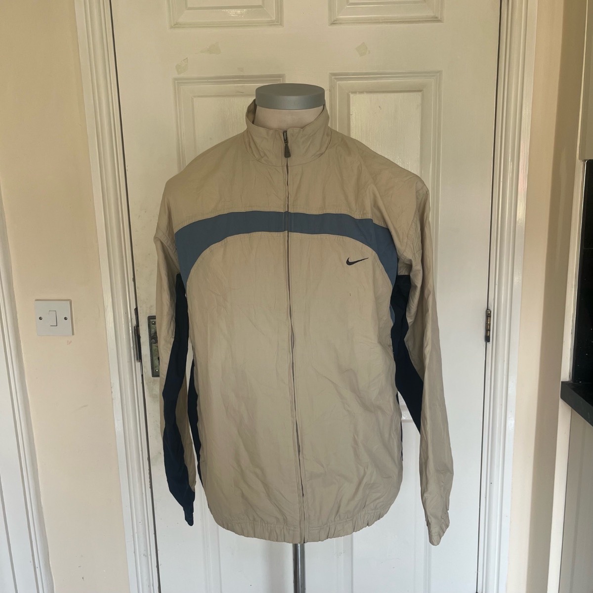 Vintage Y2K Nike Men's Cream and Tan Large Windbreaker Jacket. Smoke & Pet Free