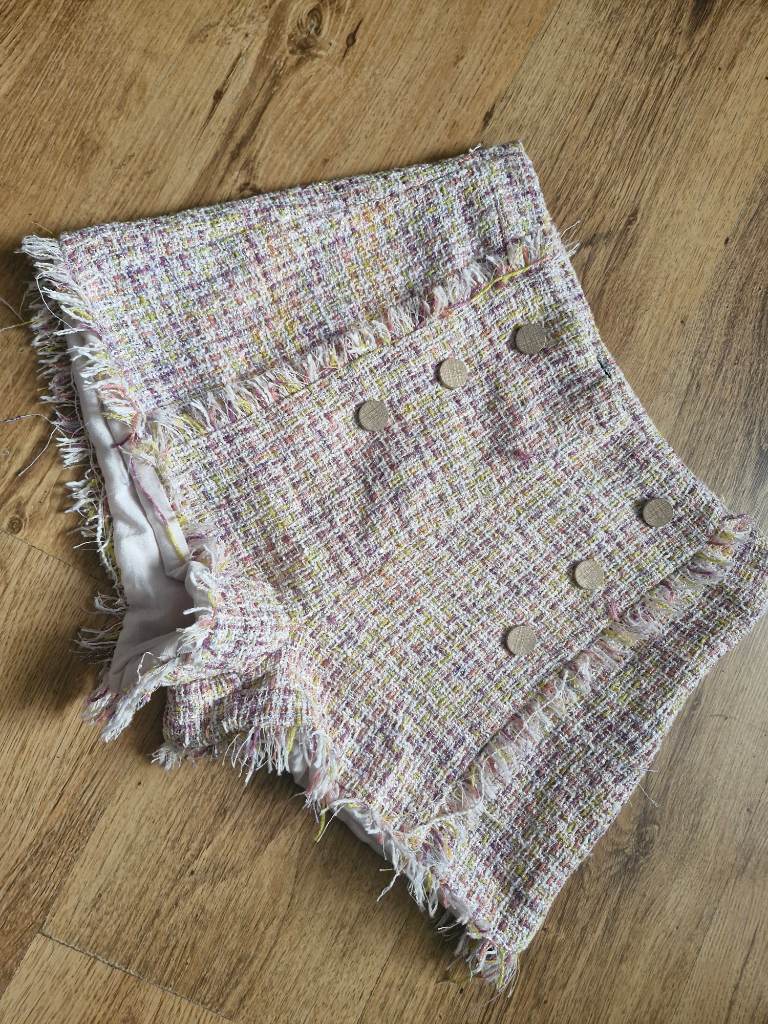Luc-Ce Pastel Pink Tweed Boucle High Waisted Shorts Medium Gold Button Fringe M