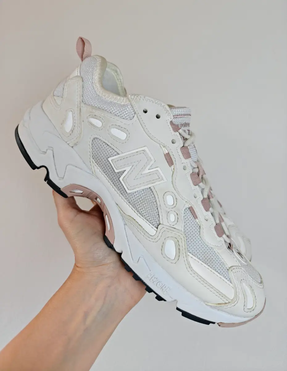 New Balance, White & Pink, Chunky Retro Style, 827 Trainers Sneakers, UK Size 6.