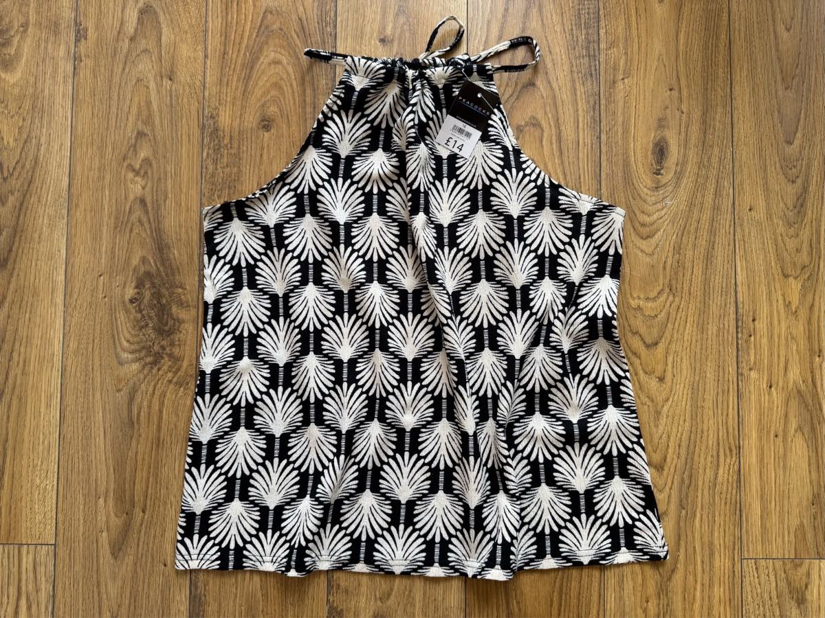 Peacocks black & white pattern halterneck top size 16 new with tags.