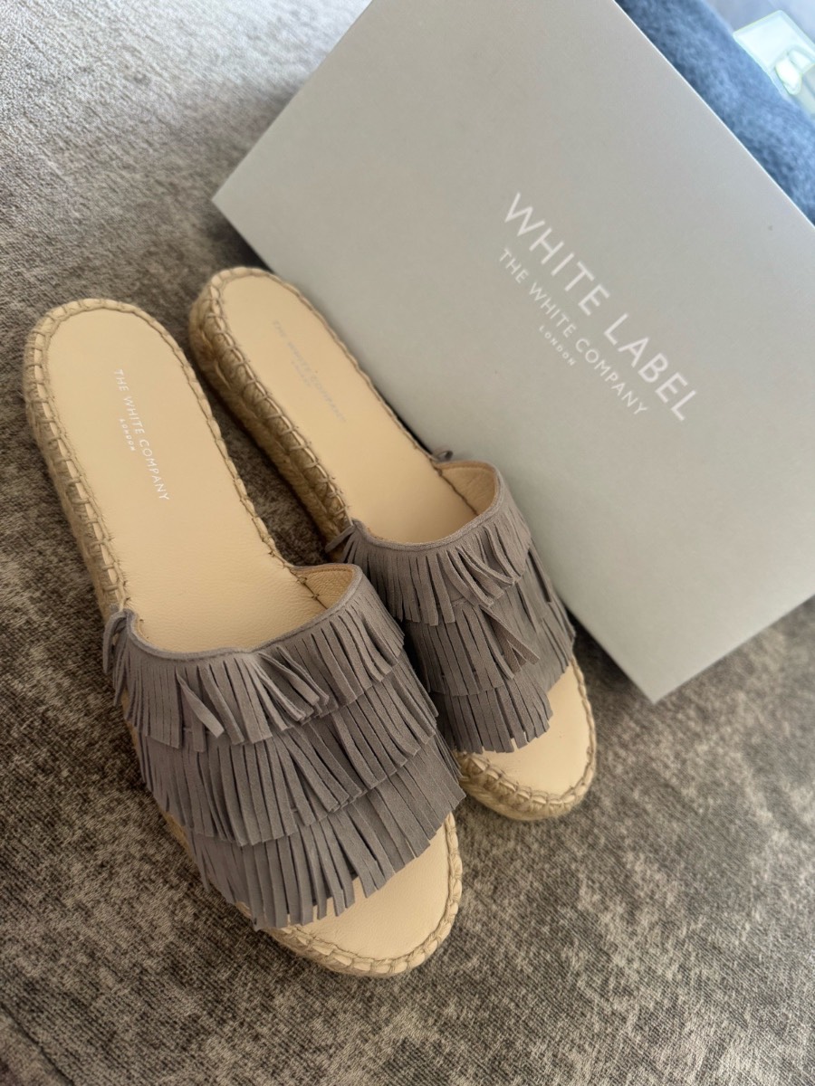 The white company grey suede fringe espadrille sliders size 4 new with box