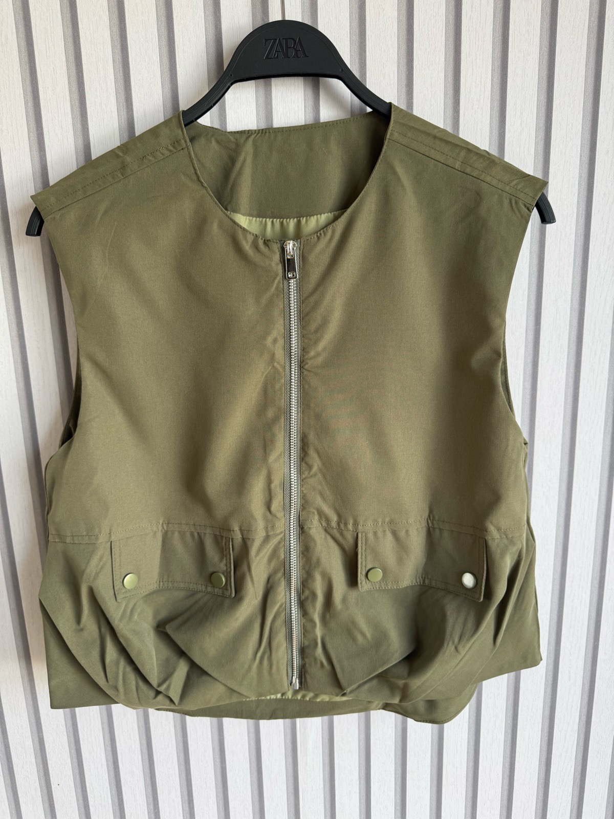 TikTok Shop khaki utility sleeveless jacket size S