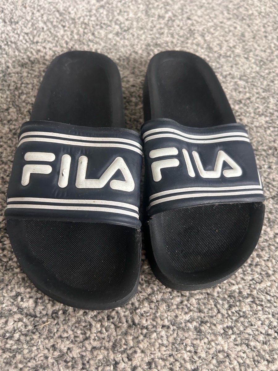 Unisex child’s black and white Fila sliders