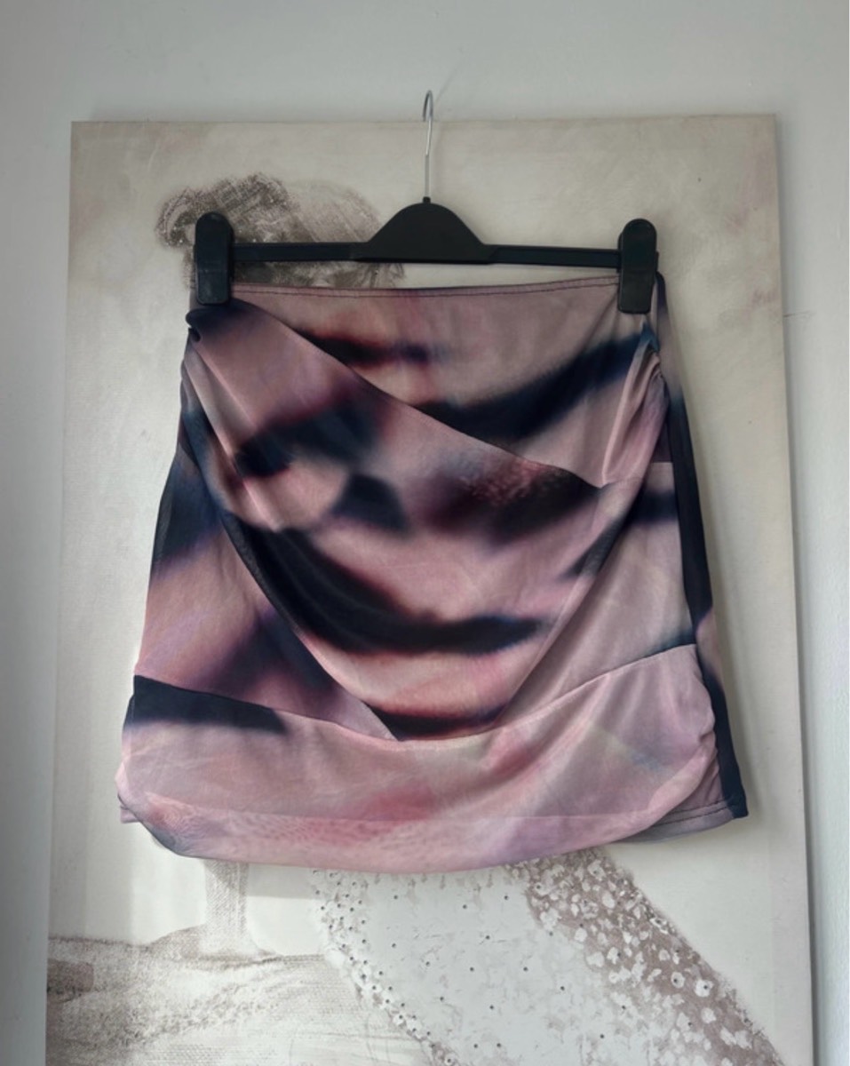 Pretty little thing- stretchy pink & black mix skirt- size 16