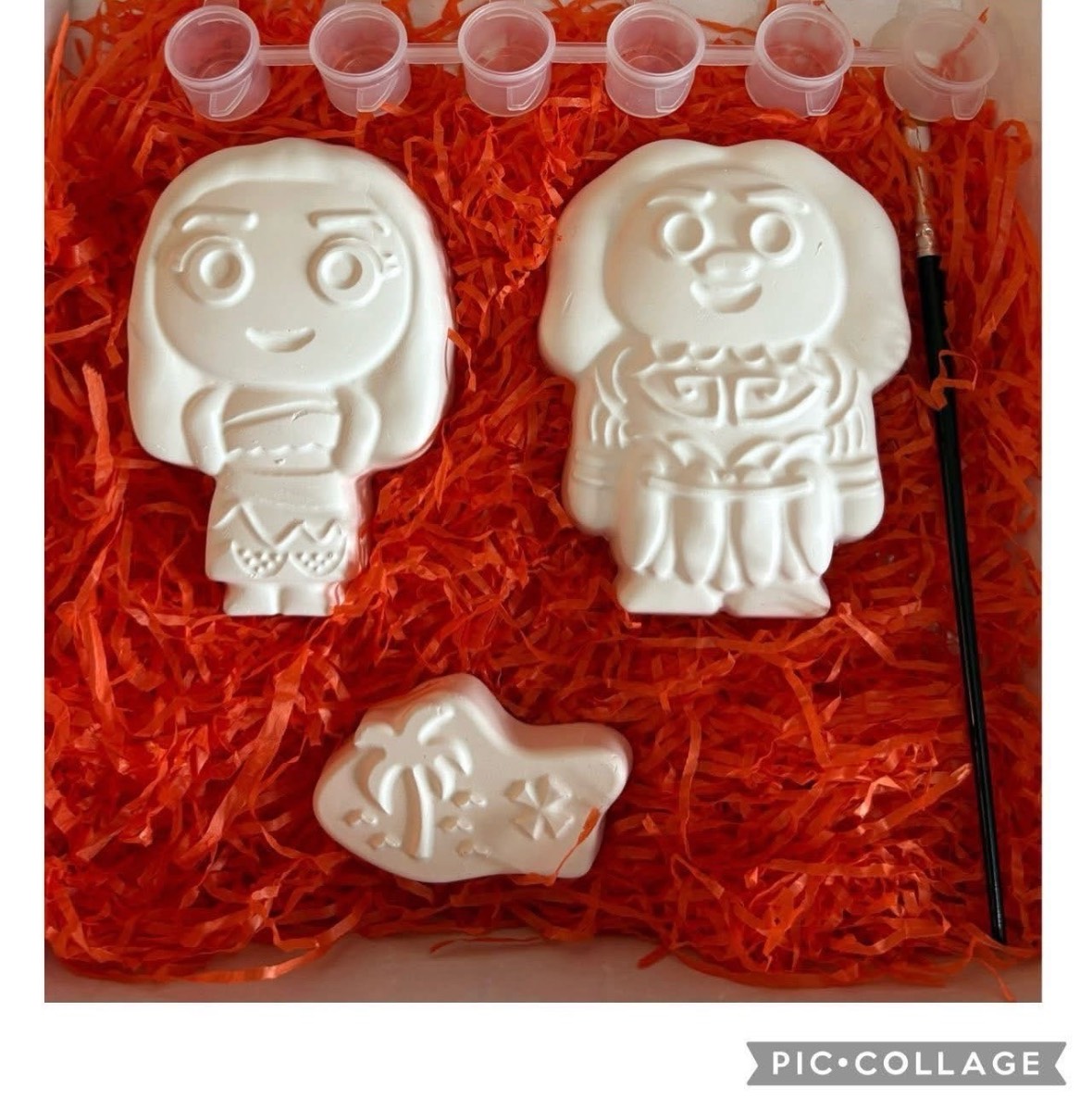 Moana paint your own plaster kit with a choice of coloured paper & 6 paints
