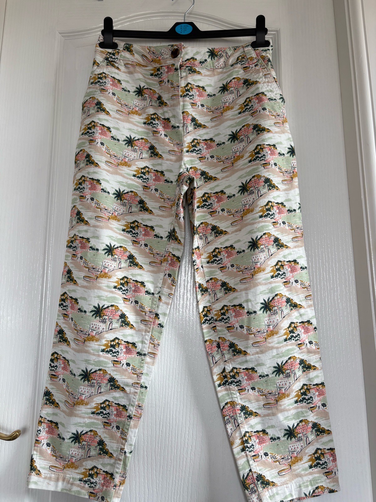 Boden ladies riviera print copped chinos/trousers. 10p