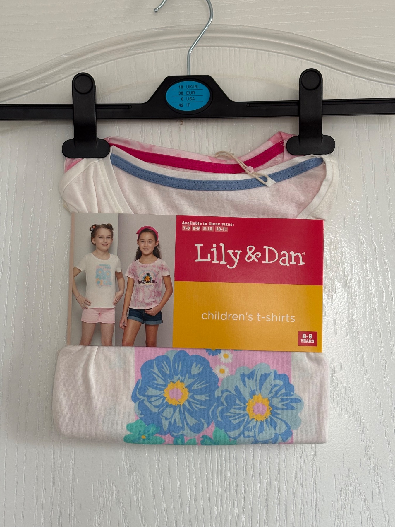 *Brand new* 2 pack of girls t-shirts. 8-9 years