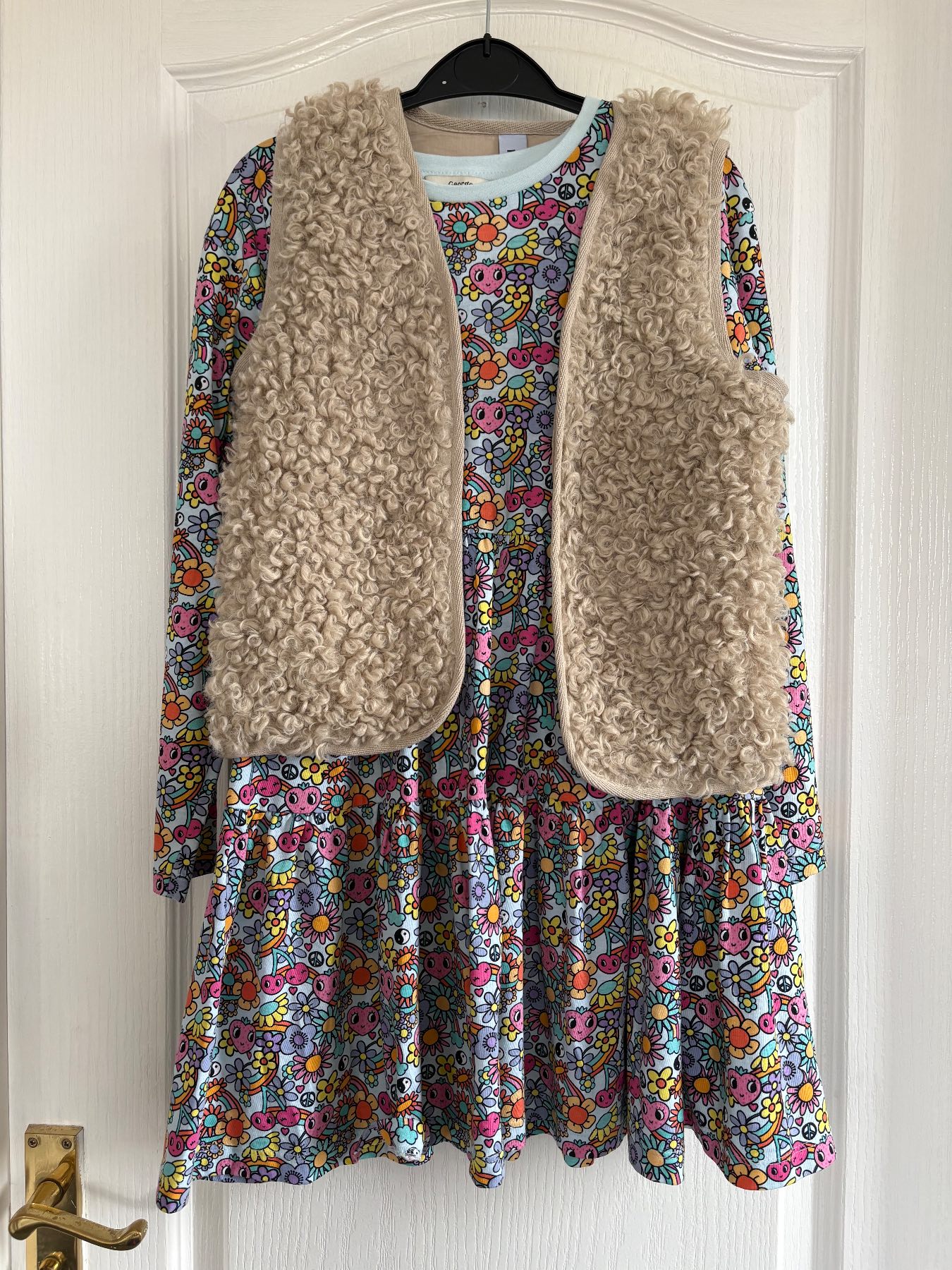 Beautiful girls 2 piece outfit. Long sleeve dress & gilet. 8-9 years