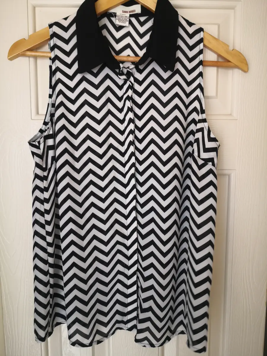 Black & White Chevron Sleeveless Collar Blouse Opaque Sheer Size S by Sans Souci