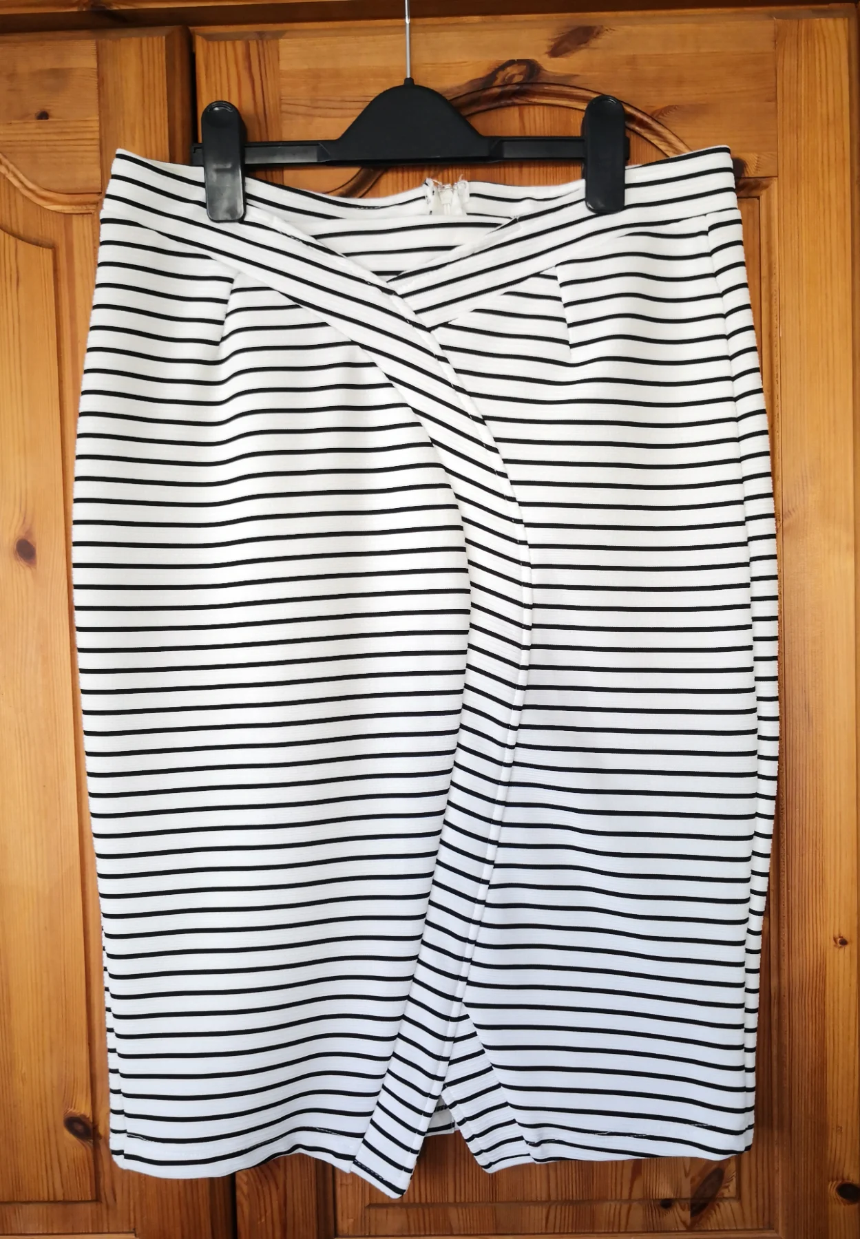 MANDI Black and White Striped Cross Waist Origami Wrap Midi Pencil Skirt Size 12