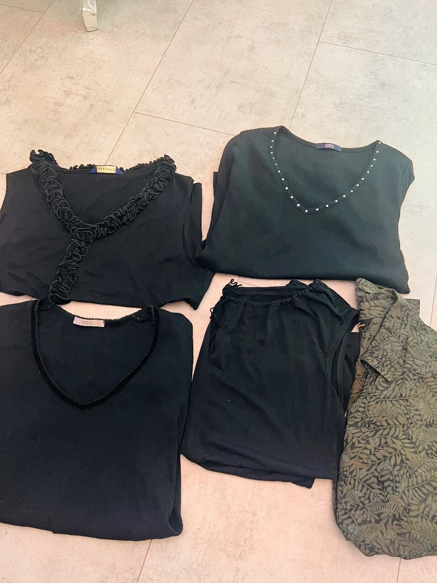 Ladies marks and Spencer bundle of 4 tops 1 shirt a immaculate condition size 16