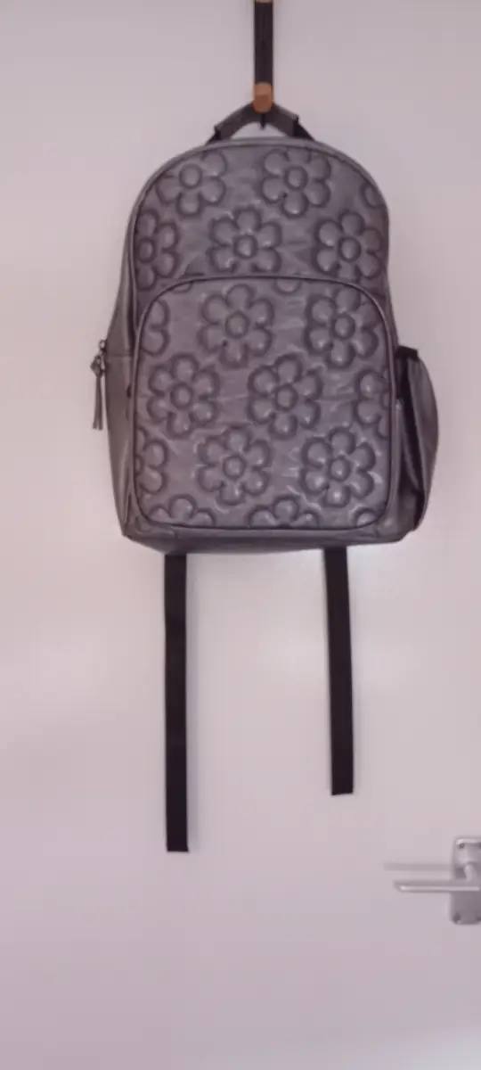Grey heart school bag