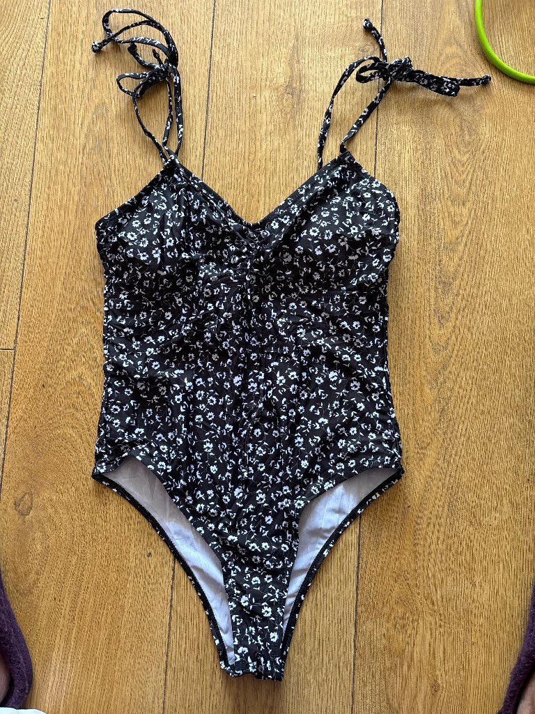 1715. Shein padded costume size small