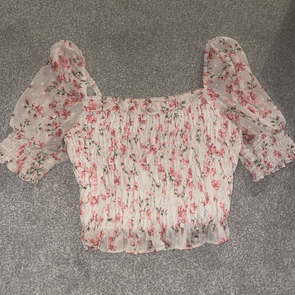 Floral frill pretty  top sleeves size 8