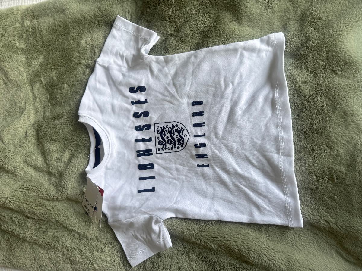 Lioness England T-Shirt ages 3-4yrs