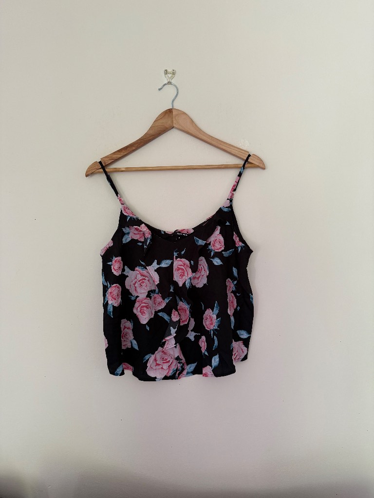 Tally Weijl Black & Pink Rose Floral Ruffle Cami Top - Size XL