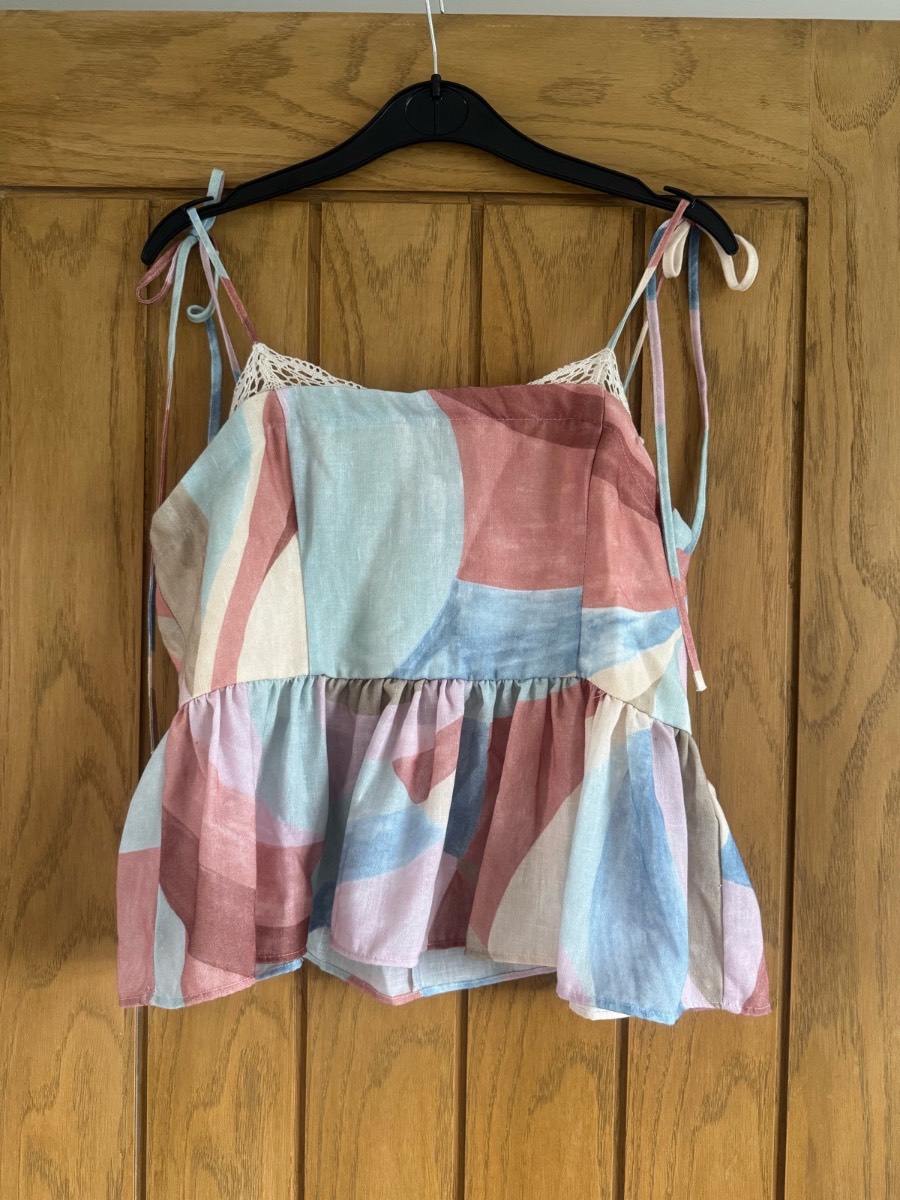 Zara pink, blue, and beige abstract geometric print crop top in size M