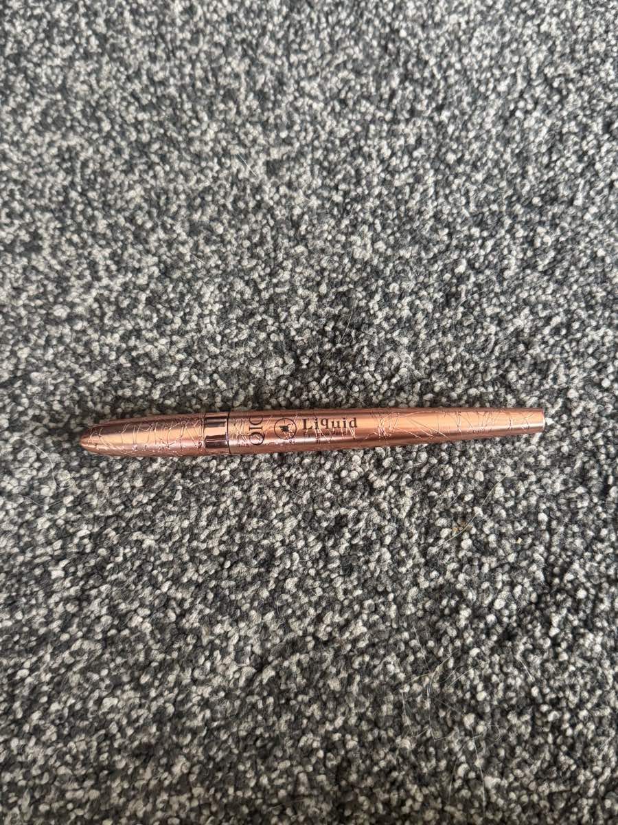 Liquid eyebrow pen