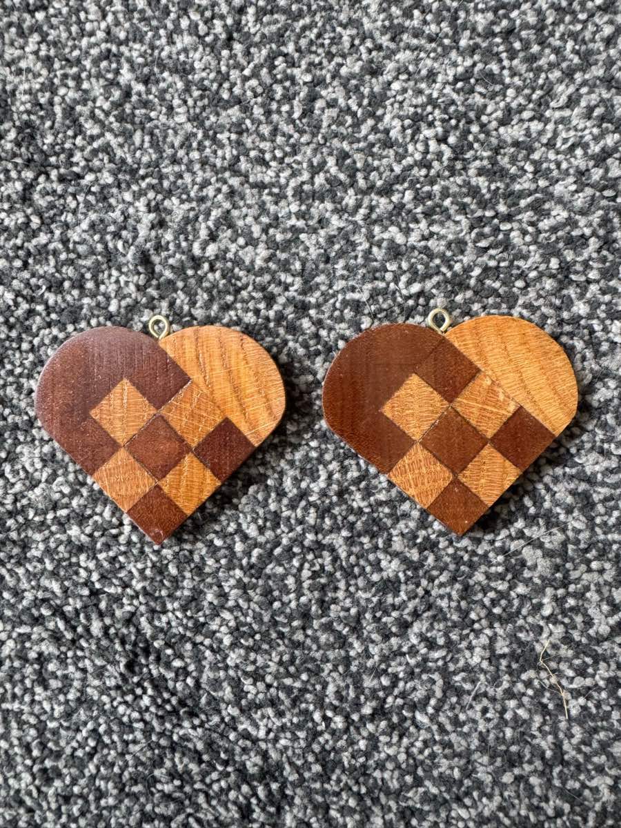 handmade wooden checkered patterned heart key rings