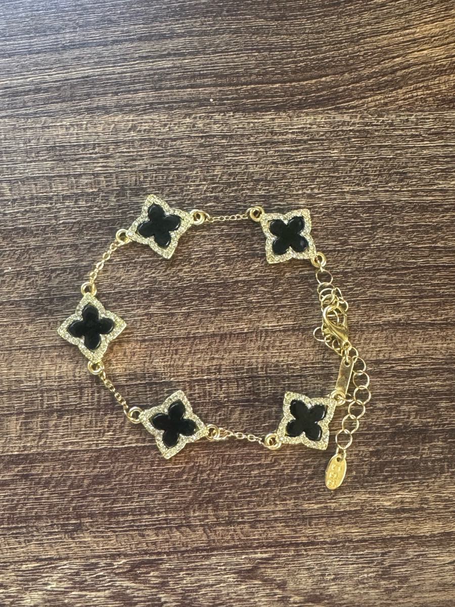 Black clover braclet
