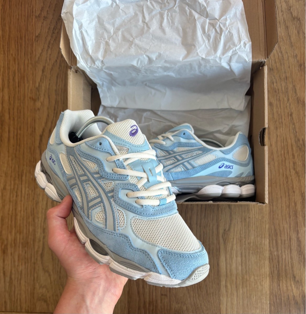 ASIC gel nyc-light blue and white