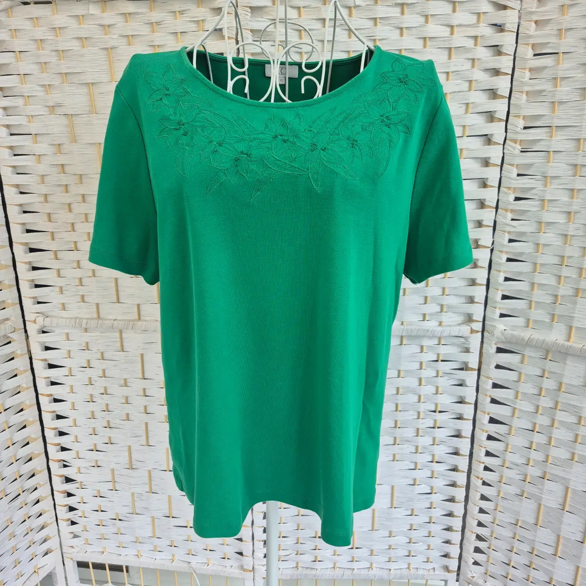 CC Green Embroidered Floral Fine Knit Top - Size XL (100% Cotton)