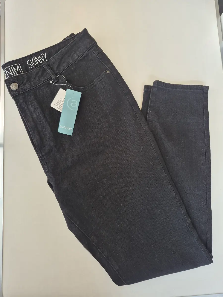 Avenue Black Skinny Jeans | Size 18 |