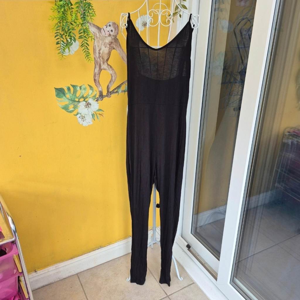 PrettyLittleThing Plus Black Basic Strappy Plunge Jumpsuit - Size 18