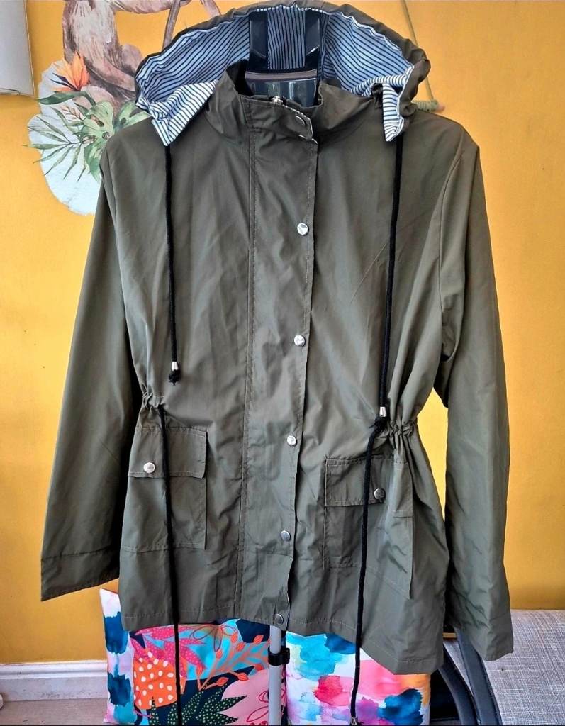 Khaki Green Hooded Jacket with Striped Lining 18