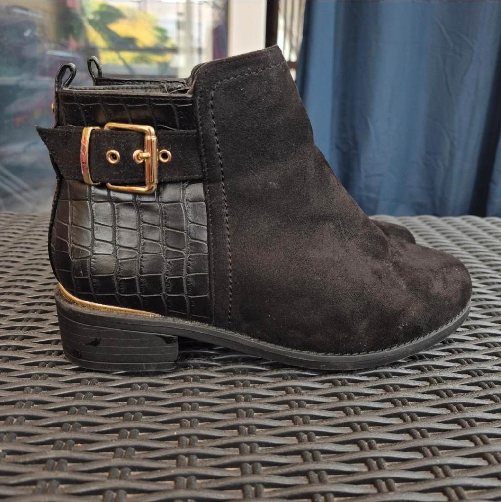 Yours Ankle boots faux croc suede size 6