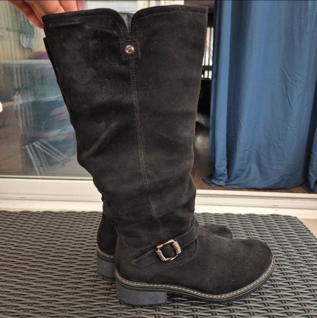 Size 6 mid calf boots