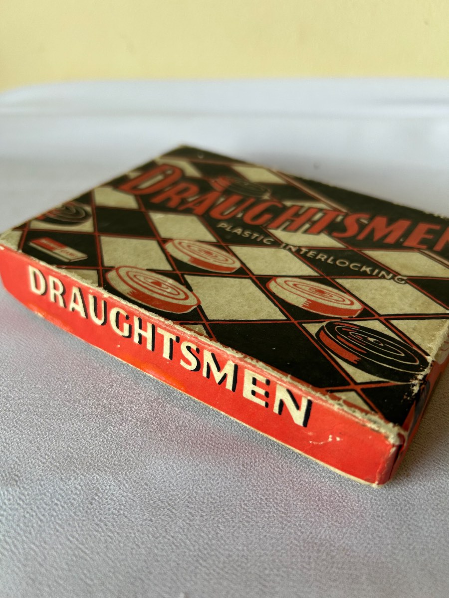 Draughtsmen Plastic Interlocking Draught pieces in box Marchant Games vintage