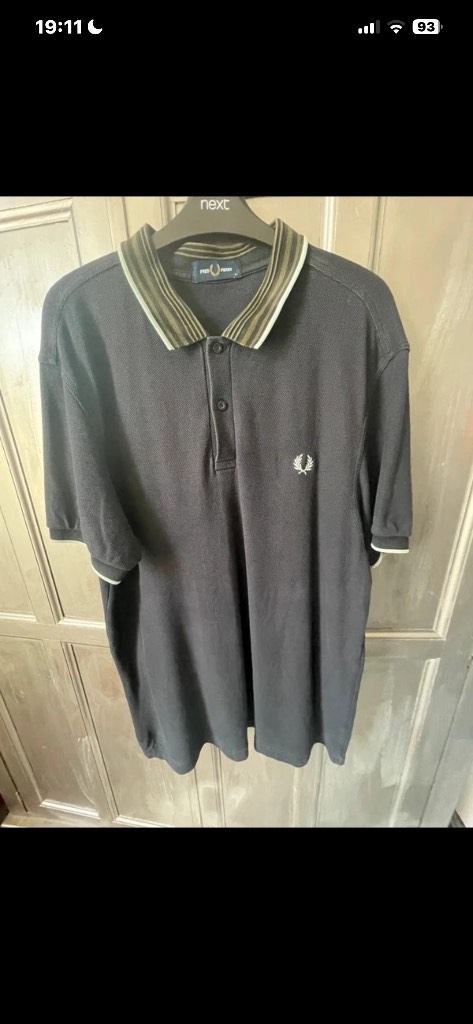 Fred Perry Polo Shirt – Grey‑Green with Contrast Laurel & Twin‑Stripe Collar-XL