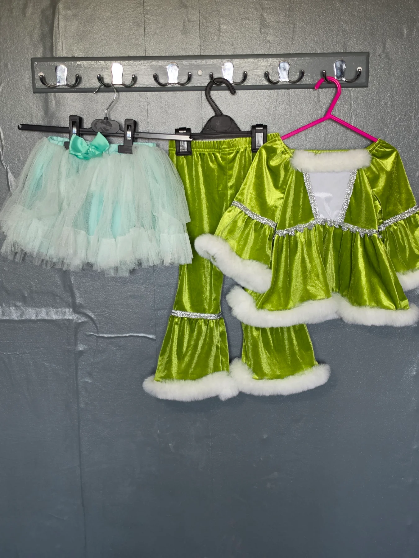 Girls Grinch Christmas Costume Set – Green Velvet Flare Outfit & Tutu Skirt