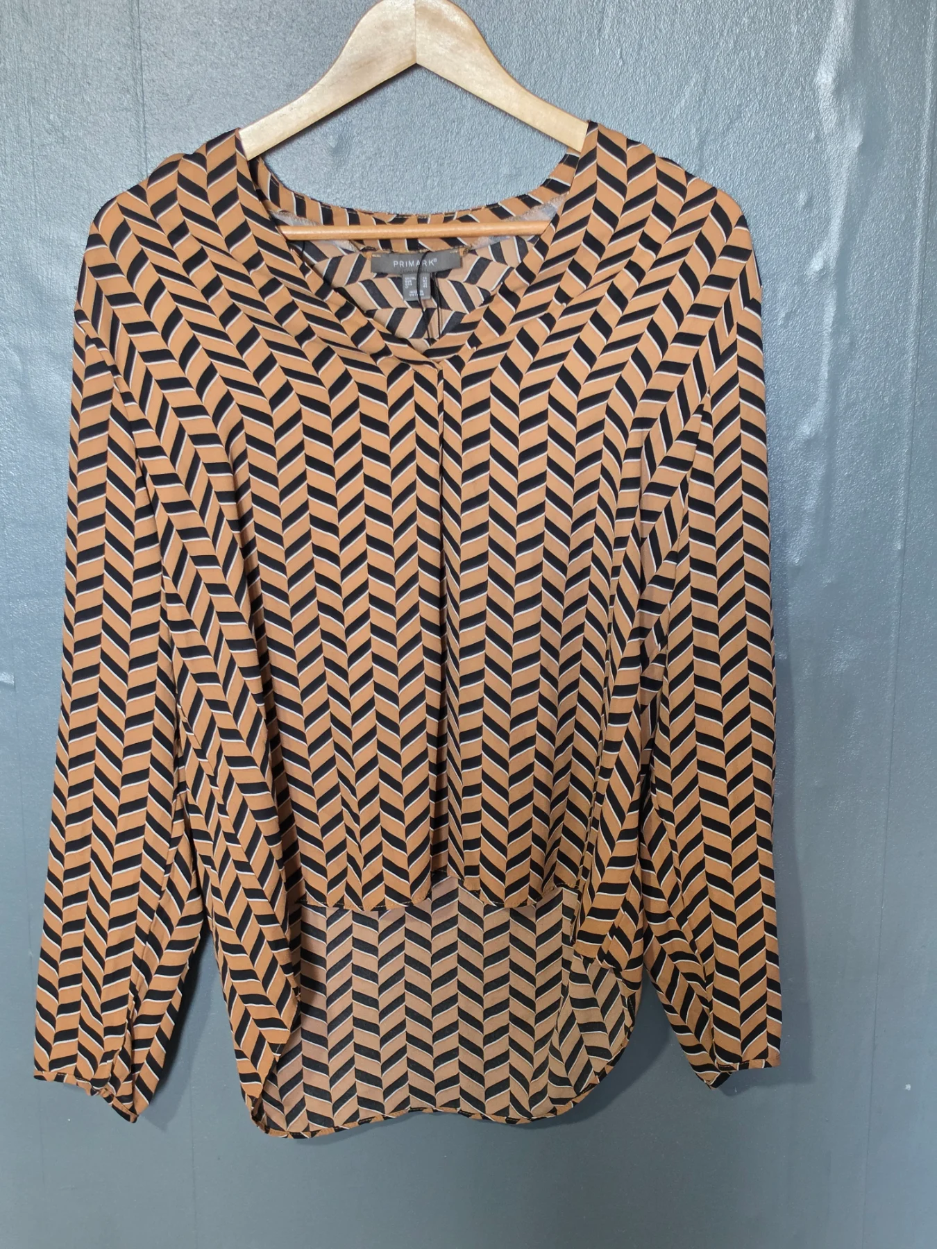 Primark Geometric Chevron Print High-Low Blouse – Mustard/Black – Size UK 14