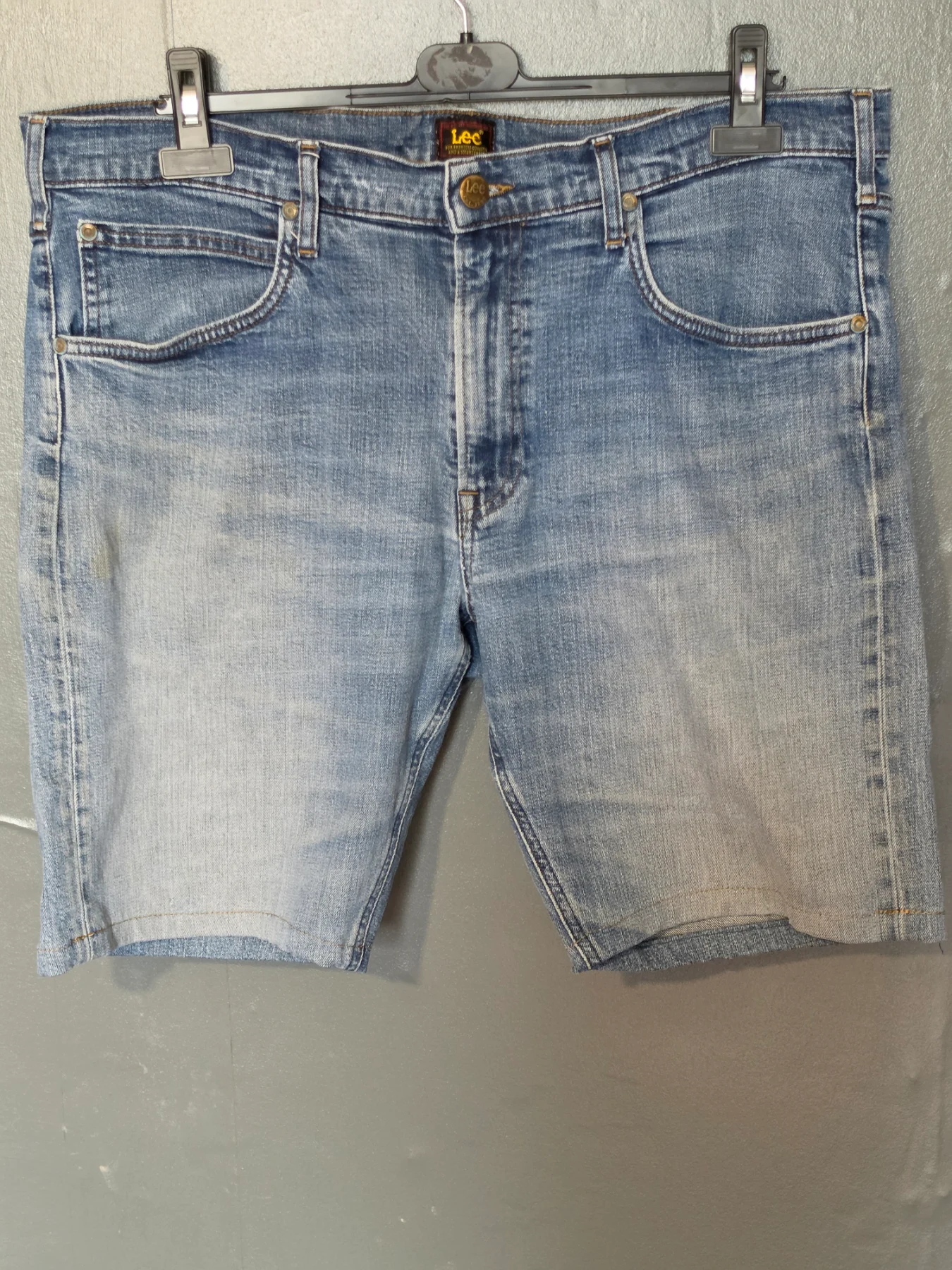 Vintage Lee "Daren" Men’s Light Wash Denim Shorts – W38