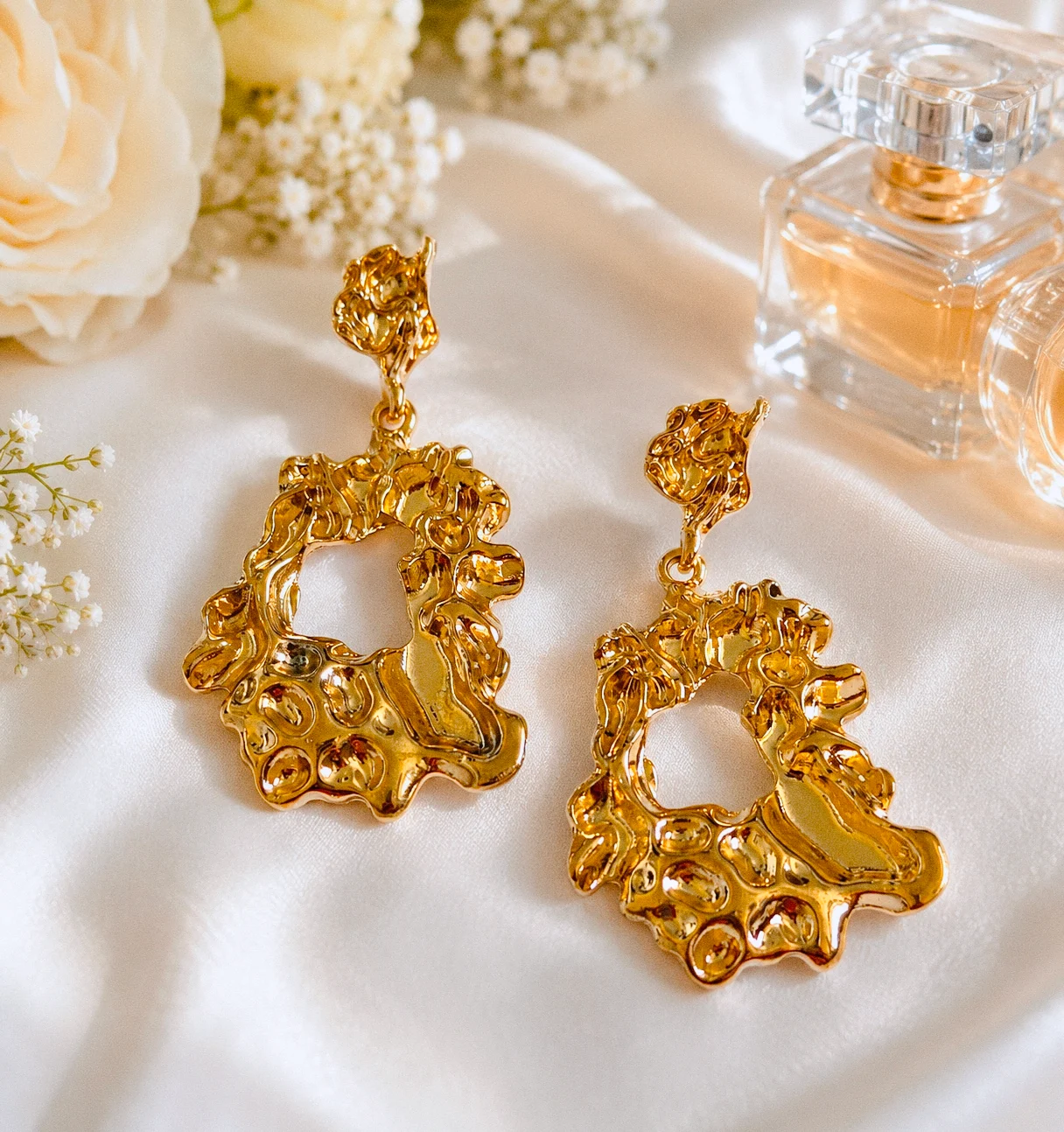 Old money style dangle earrings maximise
