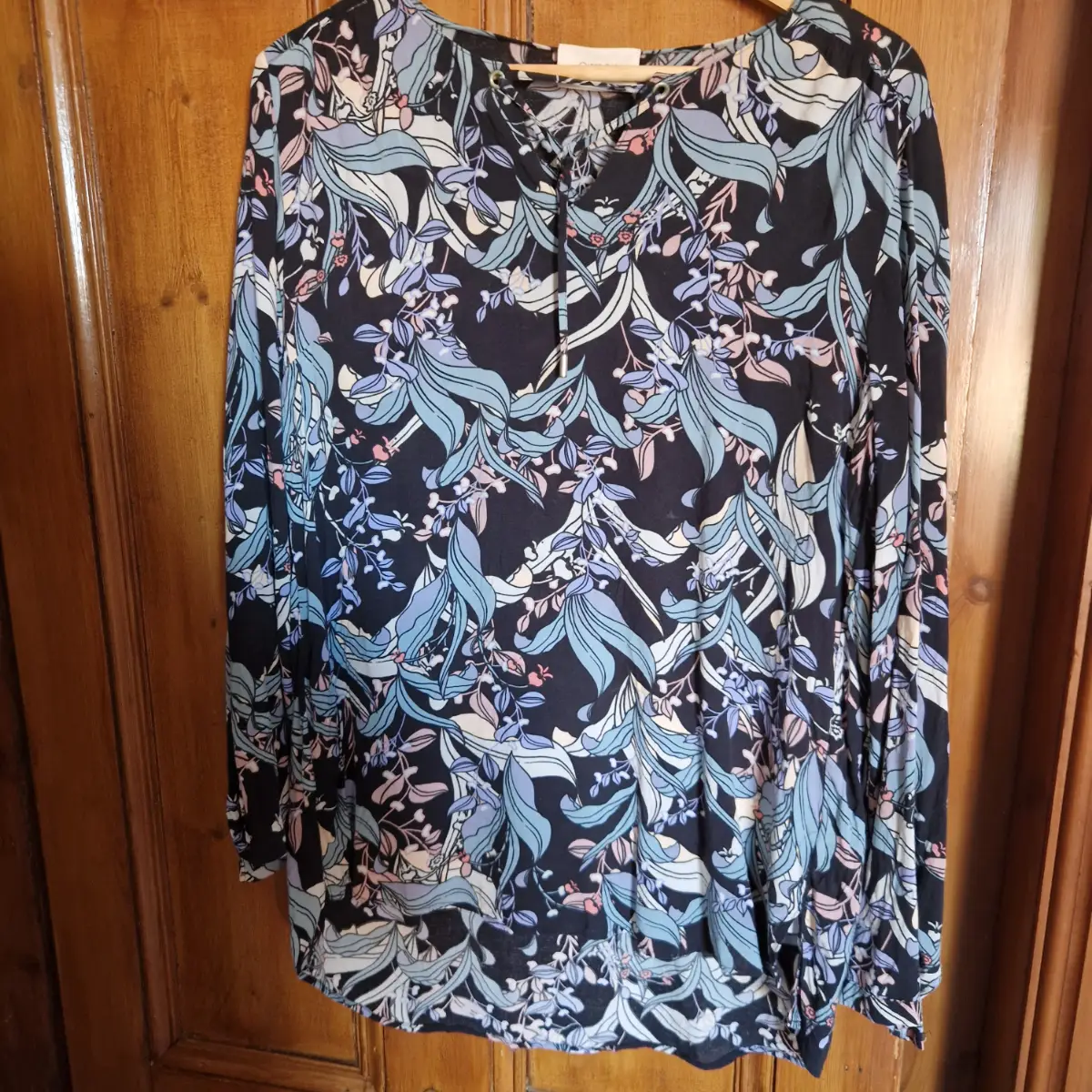 Cartoon Floral Leaf Print Blouse UK 14 Blue Black Long Sleeve Tie Neck 100% Viscose