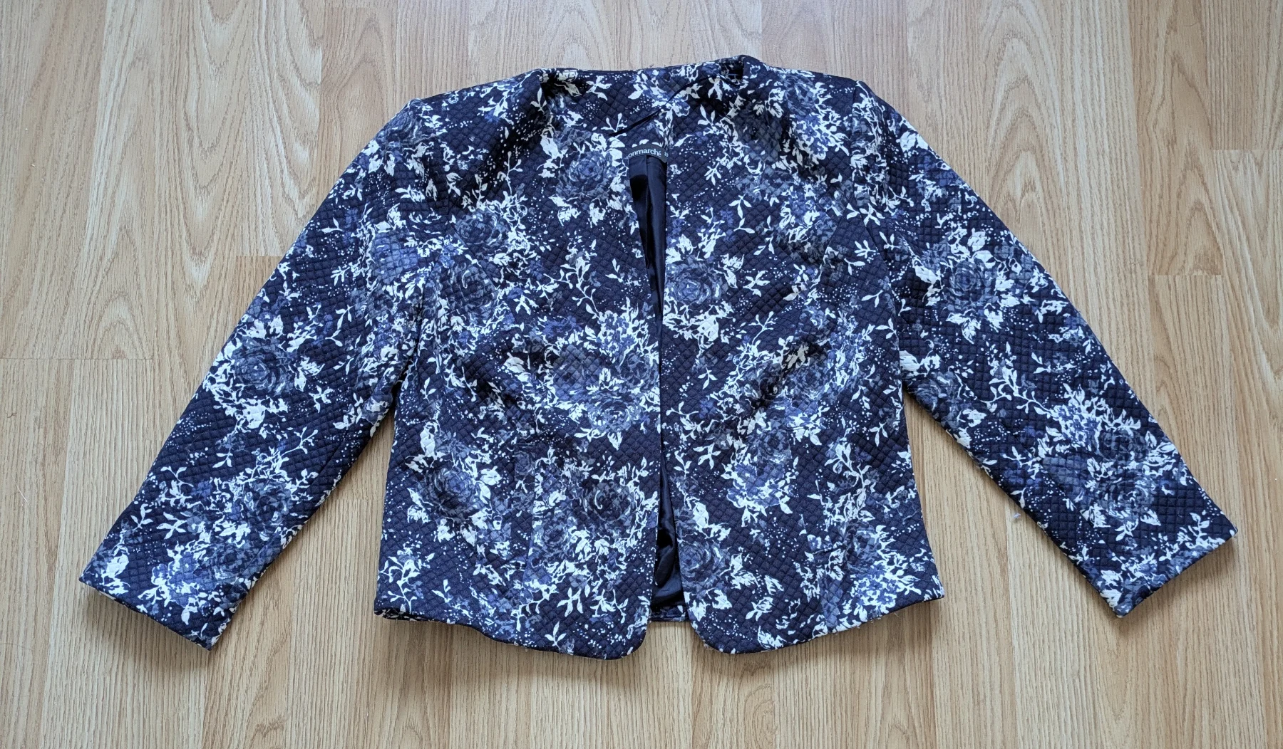 Bon Marche Size 10 Dark Blue Floral Quilted Short Jacket