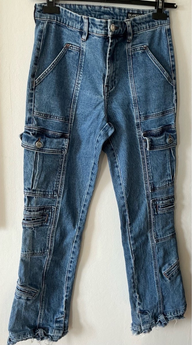 Blanknyc Womens Hoyt Mini Boot Cut Cargo Pant with Slit Jeans Size 28 Pre Owned Good Condition