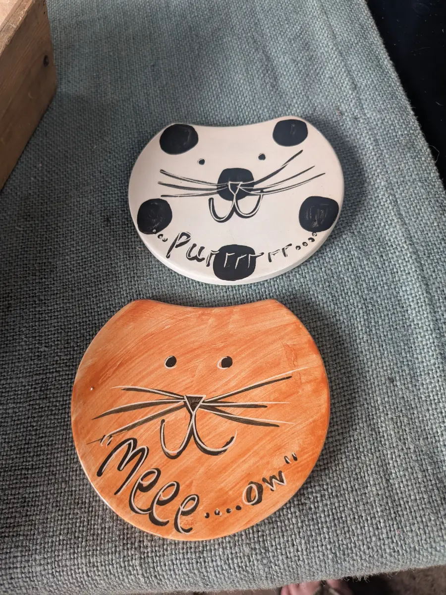 Vintage 9 x 11cm Round Ceramic Coasters X 2. Cats 208g