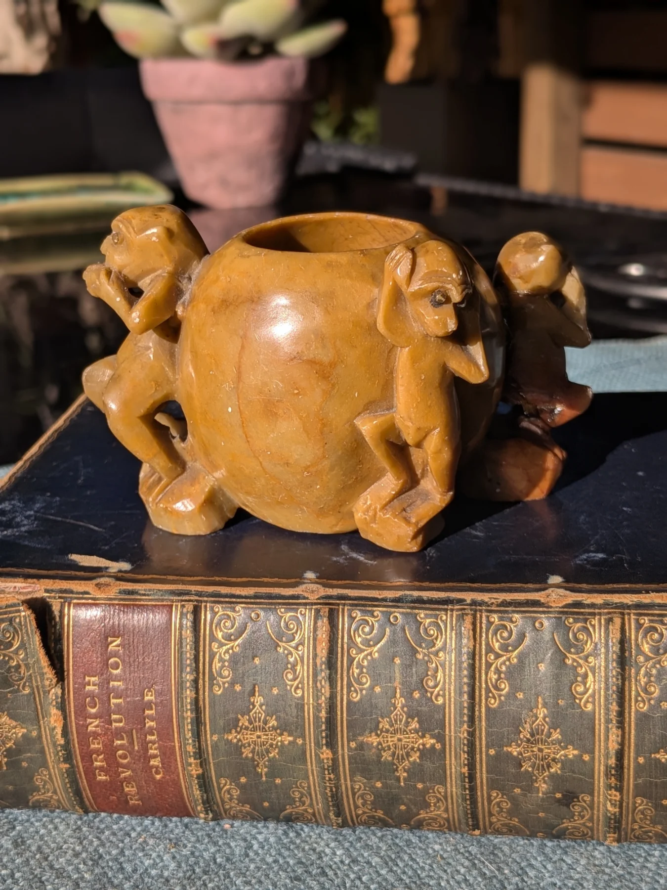 Vintage Hand-Carved Soapstone "Three Wise Monkeys" Pot Holder / Vessel 7x10 cm 310 g in good conditi